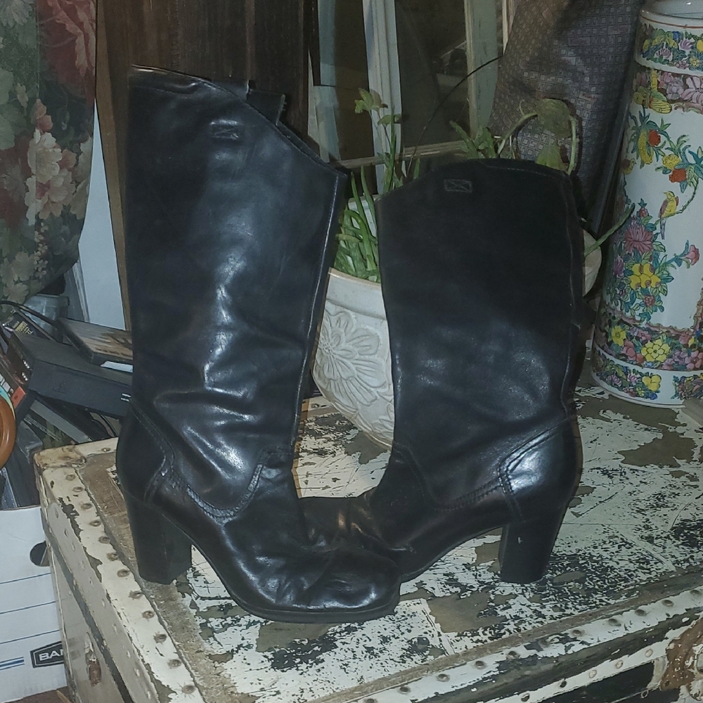 Elegant Black Leather Women's Boots